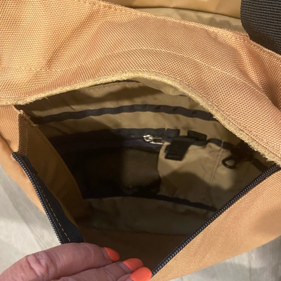 Timberland Brown Laptop Bag with Durable Fabric and Zipper Closure - Picture 10 of 12